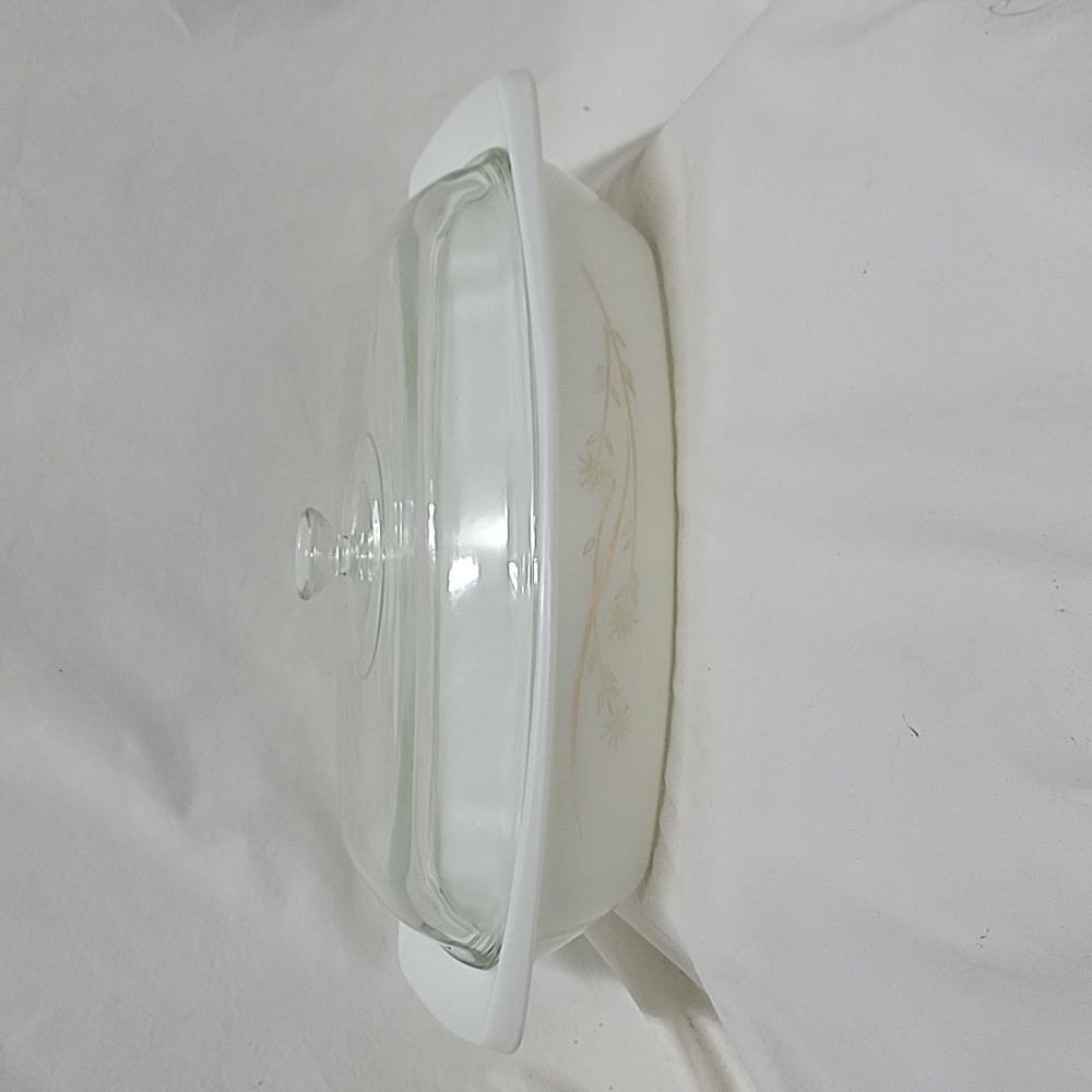 Pyrex Golden Honeysuckle 2 1/2 Qt Baking Dish with Lid, Vintage
